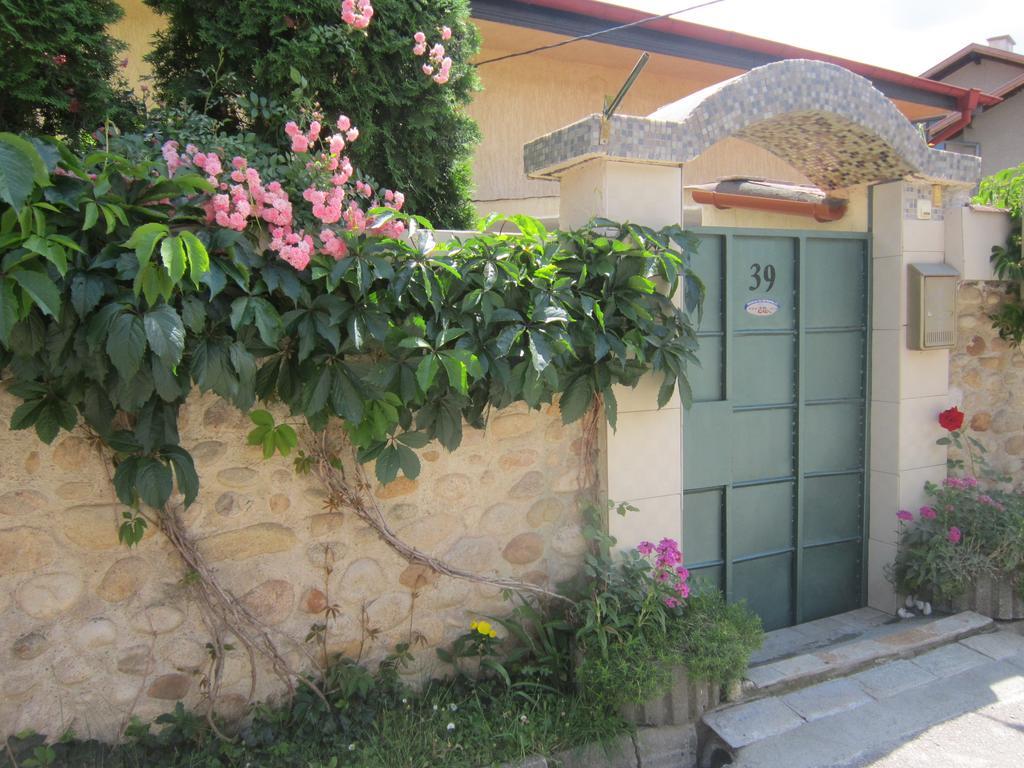 Guest House Bankya Luaran gambar