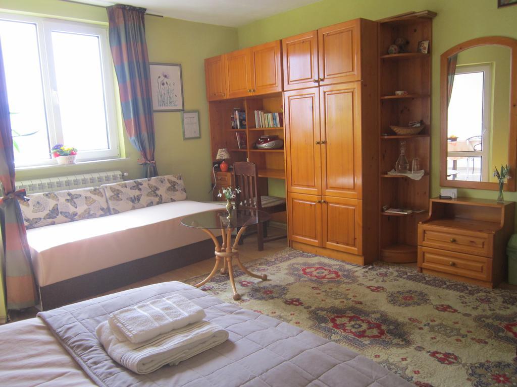 Guest House Bankya Luaran gambar